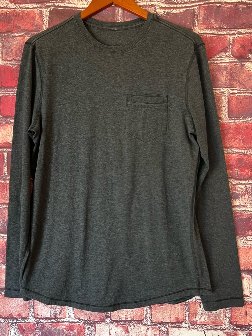 Lululemon Men's Heathered Charcoal Grey Long Sleeve Pocket Tee Size M